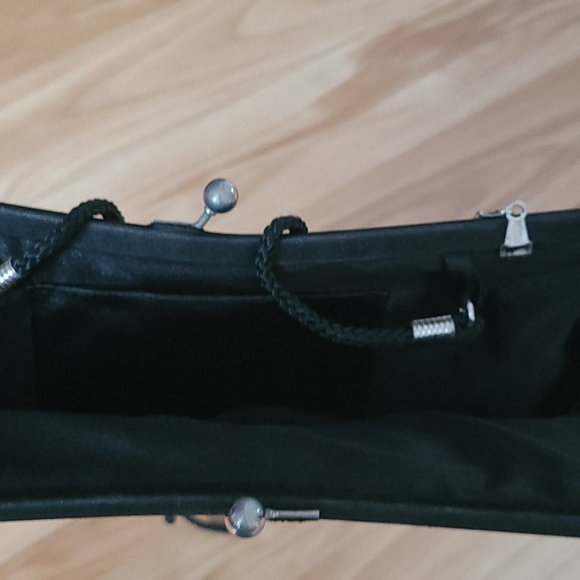 Clutch - Picture 5 of 7